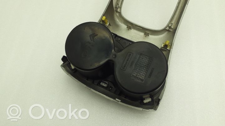 Toyota Aygo AB40 Ramka drążka zmiany biegów 588040H020