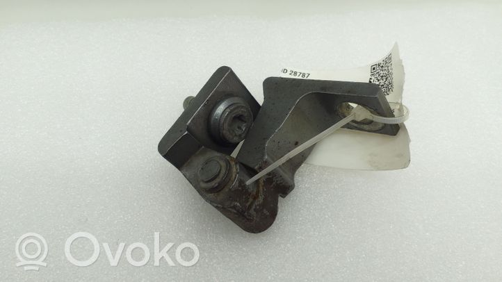 Audi A5 8T 8F Cerniera inferiore della portiera anteriore 8K0831402A