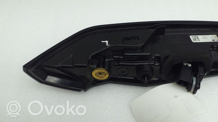 Citroen C4 III e-C4 Takaluukun takavalot 9831120680