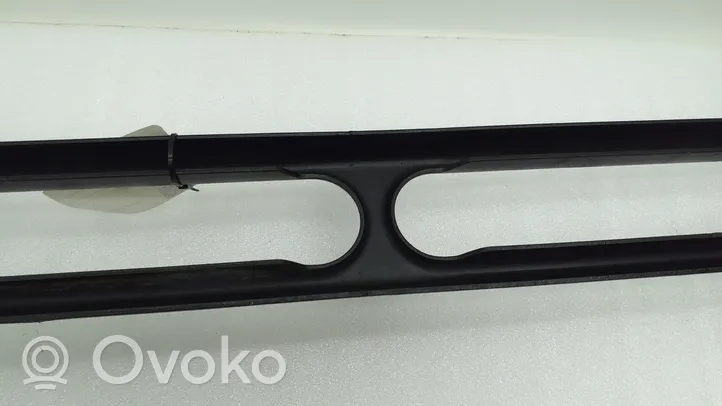Volvo XC60 Jäähdyttimen kehyksen suojapaneelin kiinnike 