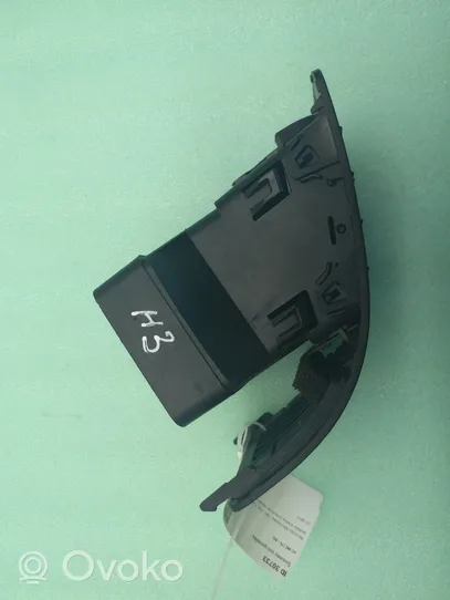Hummer H3 Moldura protectora de la rejilla de ventilación lateral del panel 15115504