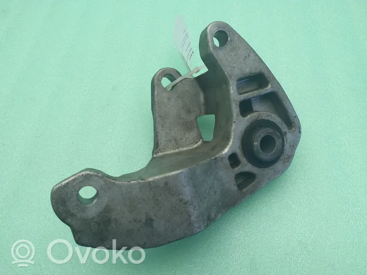 Mazda 3 II Supporto di montaggio scatola del cambio BP4K39010