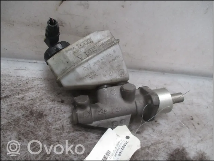 Renault Clio II Główny cylinder hamulca 7701206898