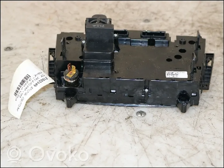 Volvo S60 Climate control unit 3074602205W22E03