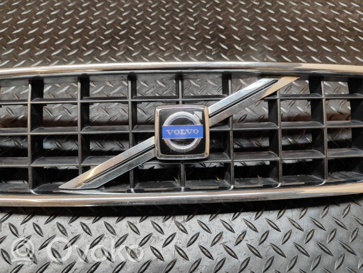 Volvo S60 Grille calandre supérieure de pare-chocs avant 08693331