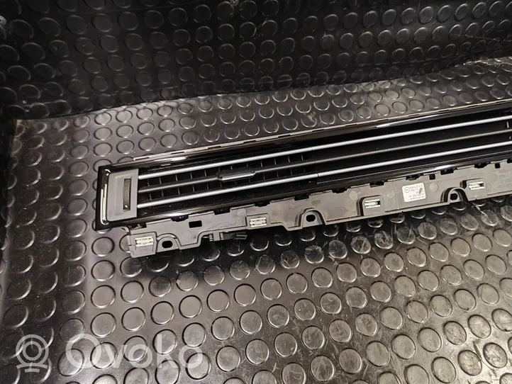 Volkswagen PASSAT B8 Dysze / Kratki środkowego nawiewu deski rozdzielczej 3G1858416