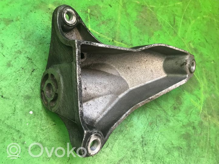 Audi A4 S4 B5 8D Support de boîte de vitesses 4D0399108D