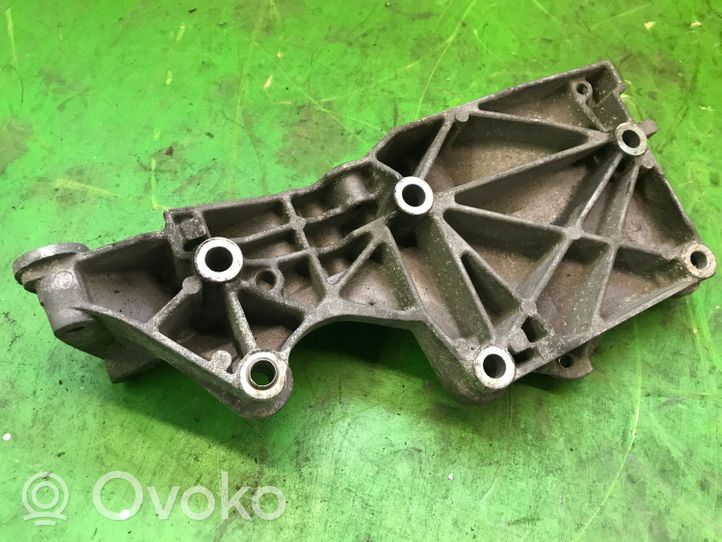 Volkswagen Touran I Engine mounting bracket 03G903143A