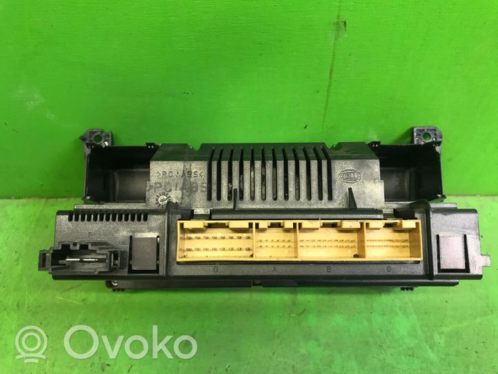 Audi A4 S4 B6 8E 8H Oro kondicionieriaus/ klimato/ pečiuko valdymo blokas (salone) 4B0820043K