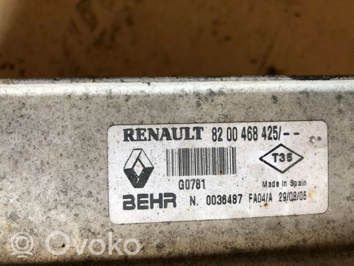 Renault Megane II Prowadnica powietrza intercoolera 8200468425