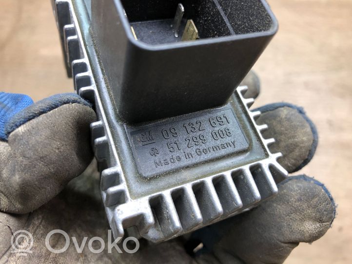 Opel Astra J Glow plug pre-heat relay 09132691