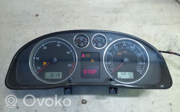 Volkswagen PASSAT B5.5 Tachimetro (quadro strumenti) 3B0920927A