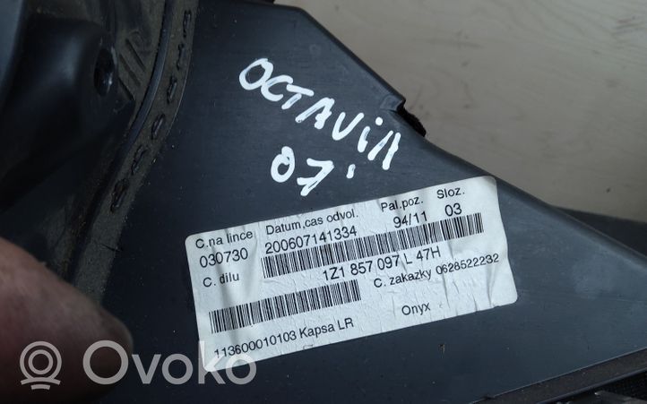 Skoda Octavia Mk2 (1Z) Cadre de boîte à gants 1Z1857097L
