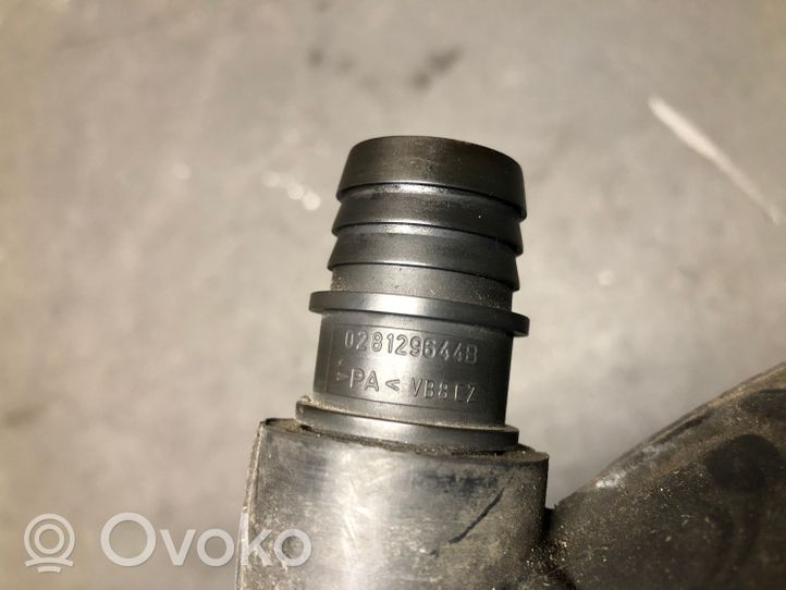 Seat Exeo (3R) Interkūlerio žarna (-os)/ vamzdelis (-iai) 8E0129615Q