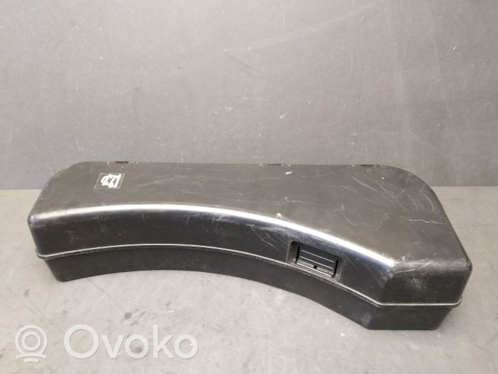 Audi A8 S8 D3 4E Boîte à outils 4E0012146B