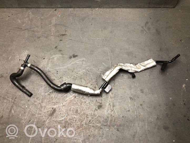 Audi Q2 - Tuyau de liquide de refroidissement moteur 04L121070D