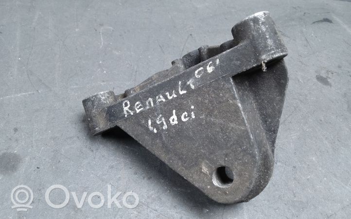 Peugeot 207 CC Engine mounting bracket 8200072747