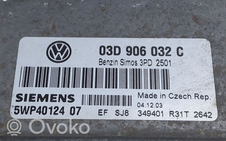 Volkswagen Polo IV 9N3 Centralina/modulo motore ECU 03D906032C