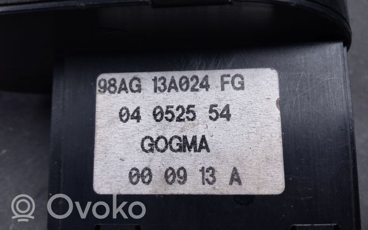 Ford Focus Priekinio žibinto detalė 98AG13A024FG