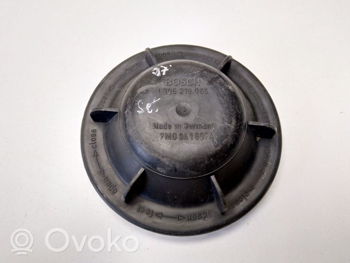 Volkswagen Sharan Osłona żarówki lampy przedniej 7M0941607A