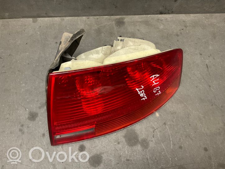 Audi A4 S4 B7 8E 8H Lampa tylna 8E5945096