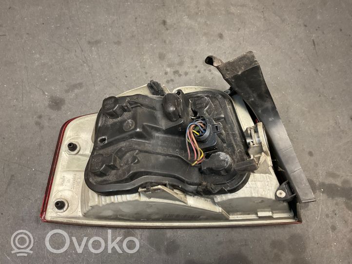 Audi A4 S4 B7 8E 8H Lampa tylna 8E5945096