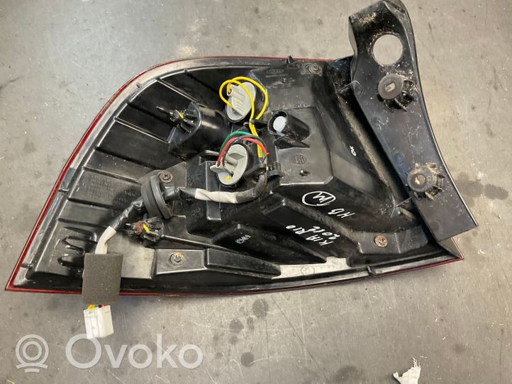 KIA Rio Aizmugurējais lukturis virsbūvē 924021W2