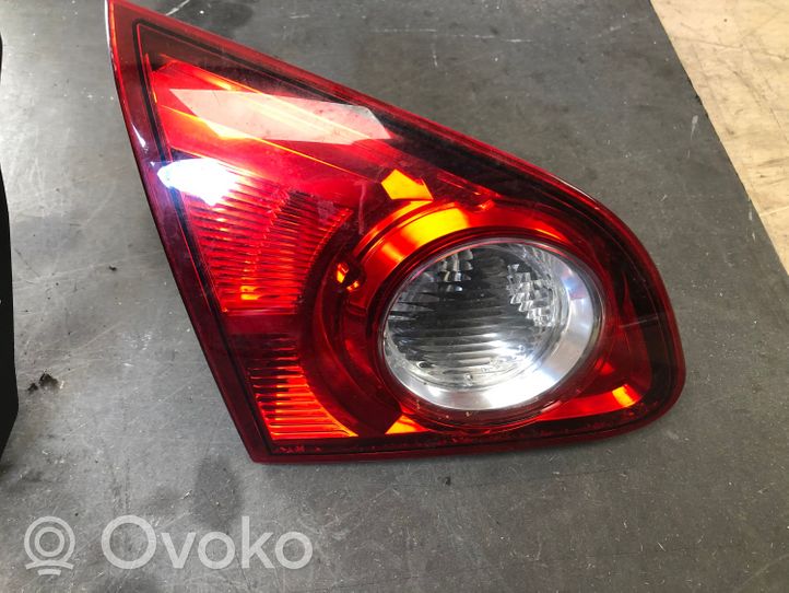 Nissan Qashqai Takaluukun takavalot 89071063