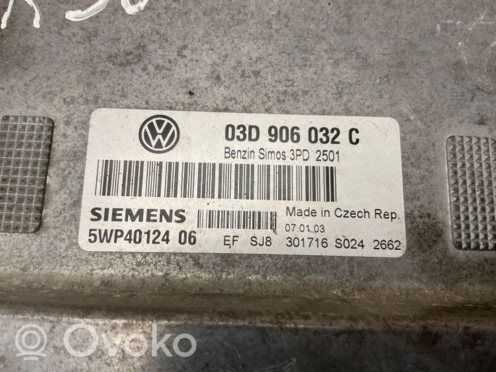 Volkswagen Polo IV 9N3 Unité de commande, module ECU de moteur 03D906032C