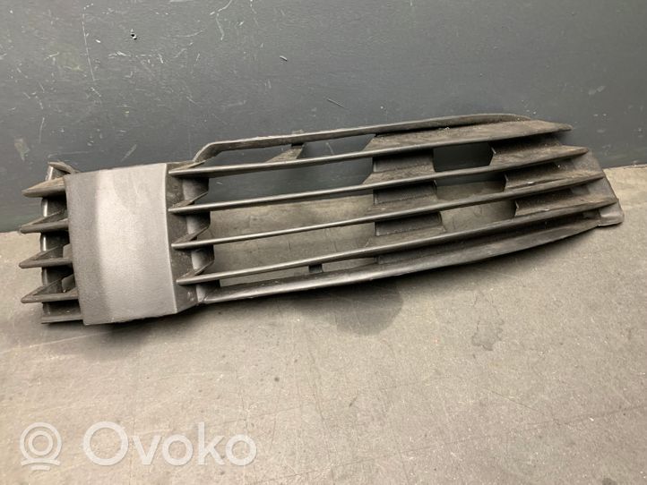 Volkswagen PASSAT B5.5 Front bumper lower grill 3B0853666H