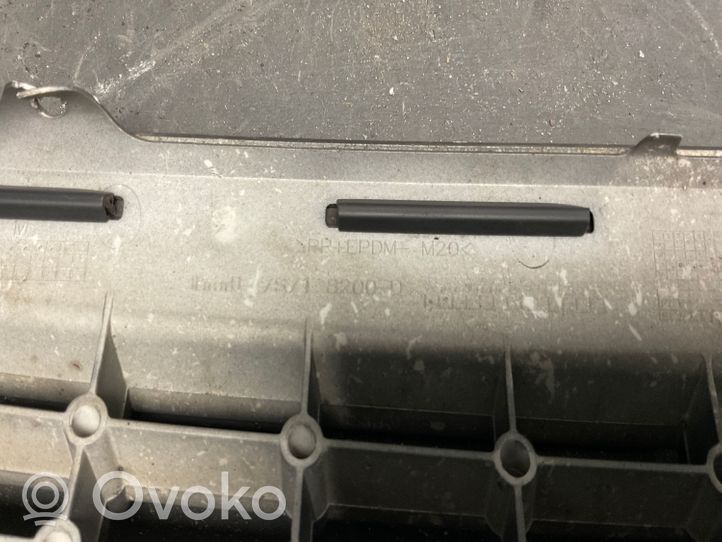 Ford Mondeo MK IV Maskownica / Grill / Atrapa górna chłodnicy 7S718200D