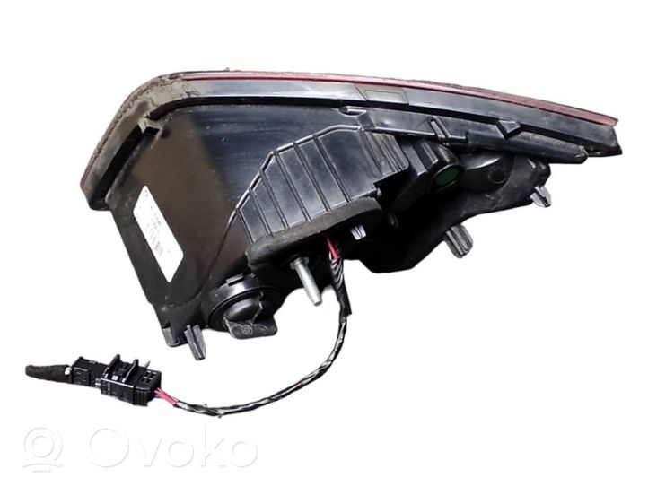 Peugeot 308 Lampy tylnej klapy bagażnika 9677818380