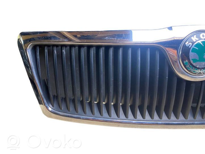 Skoda Octavia Mk2 (1Z) Griglia superiore del radiatore paraurti anteriore 1Z0853668