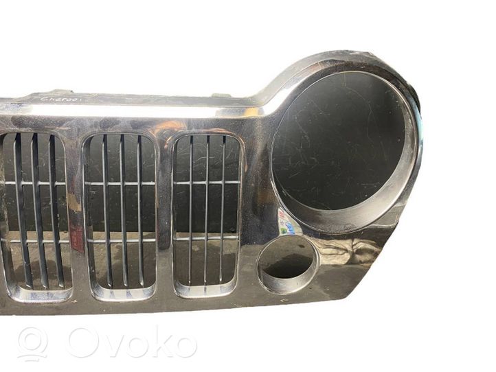 Jeep Cherokee Maskownica / Grill / Atrapa górna chłodnicy 11009G