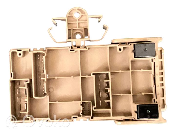 Subaru Legacy Module de fusibles 82201AG033