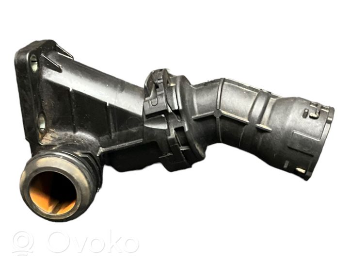 Volkswagen PASSAT B8 Termostaatin kotelo 04L121111