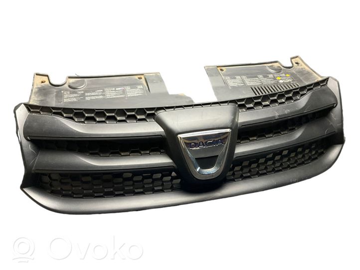 Dacia Sandero Grille calandre supérieure de pare-chocs avant 623103971