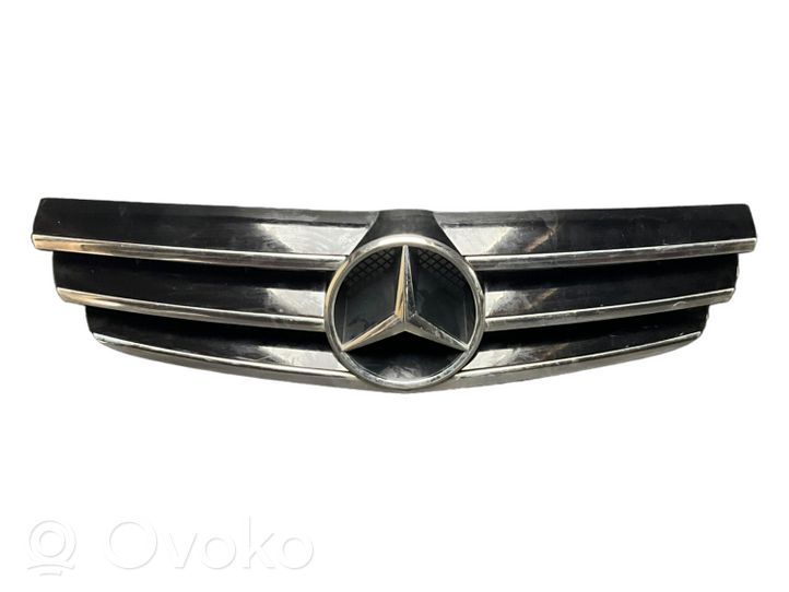 Mercedes-Benz CLK A209 C209 Griglia superiore del radiatore paraurti anteriore A2098800223