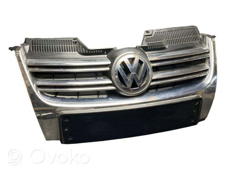 Volkswagen Golf V Grotelės viršutinės 1K5853651