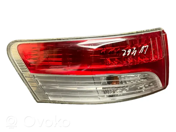 Toyota Avensis T270 Lampa tylna 08048