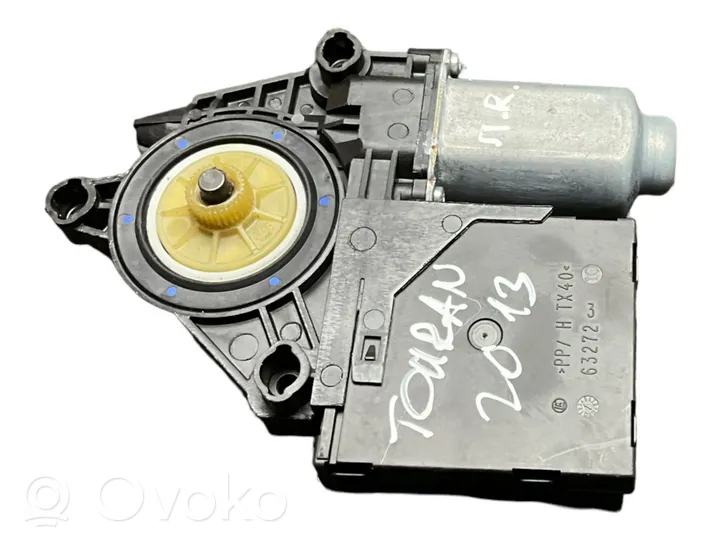 Volkswagen Touran II Front door window regulator motor 5K0959793