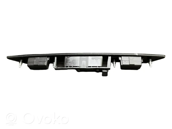 Audi A4 S4 B7 8E 8H Trunk door license plate light bar 8P4827543