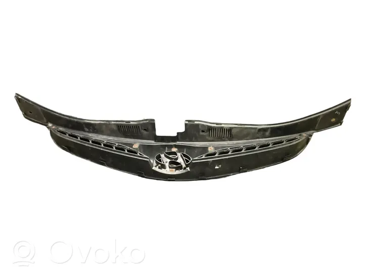 Hyundai i30 Grille calandre supérieure de pare-chocs avant 863512R500