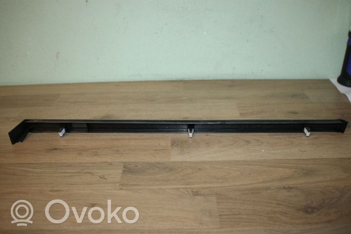 Nissan X-Trail T30 Ramka schowka deski rozdzielczej 684118H600