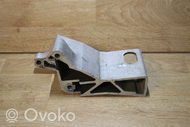 Volvo V70 Supporto di montaggio del motore 8649970