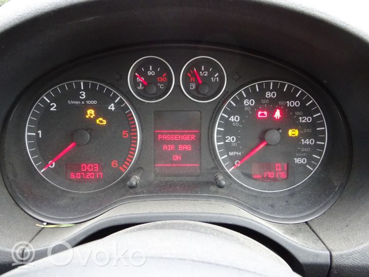 Audi A3 S3 8P Compteur de vitesse tableau de bord 8P0920981A