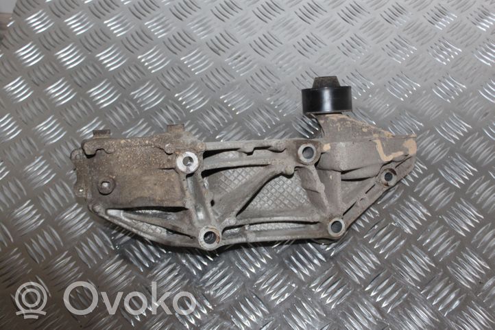 Renault Master III Soporte del alternador 8200881264