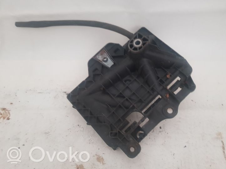 Volkswagen Polo IV 9N3 Support boîte de batterie 6Q0915331