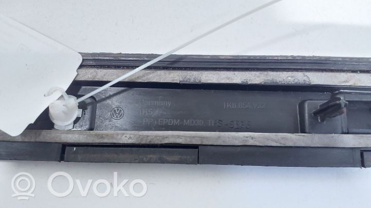 Volkswagen Scirocco Listwa / Nakładka na błotnik przedni 1K8854932