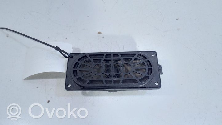 Audi TT TTS Mk2 Garsiakalbis panelėje 8J0035362